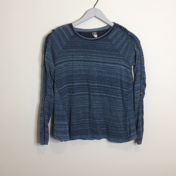 Free People We The Free sweater  w/ ⭐️ buttons - Picture 1 of 5